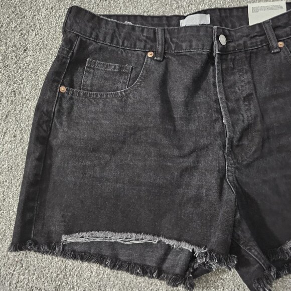 H&M ~ black ~ DENIM SHORTS ~ cotton ~ FRINGED HEM - Picture 3 of 9